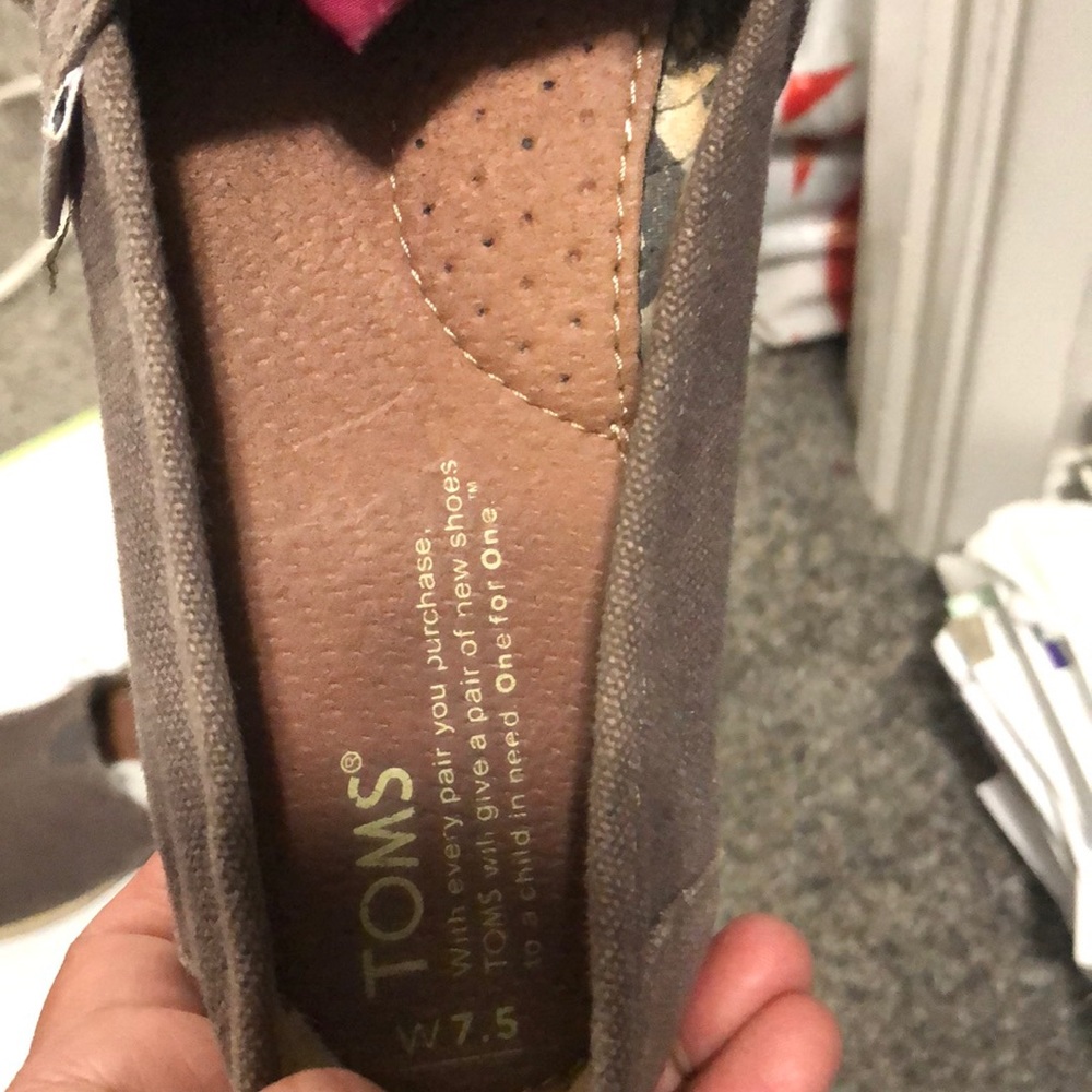 Toms - Picture 3 of 3